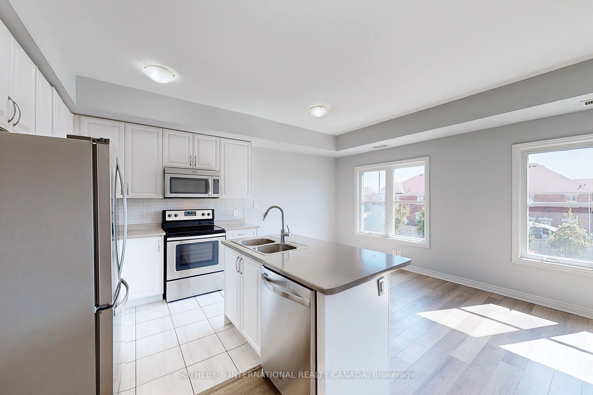 3905 Major Mackenzie Dr W, #214