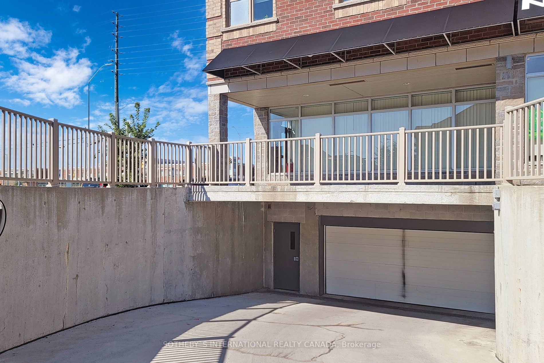3905 Major Mackenzie Dr W, #214