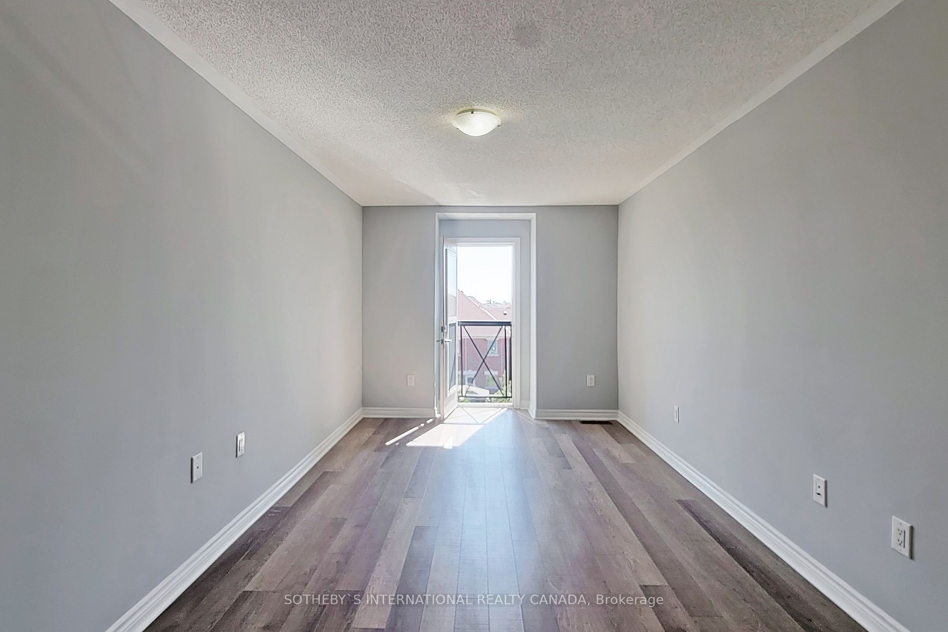 3905 Major Mackenzie Dr W, #214