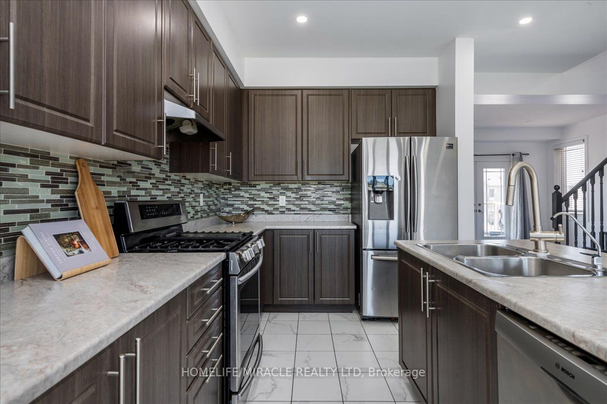 12 Janes Cres