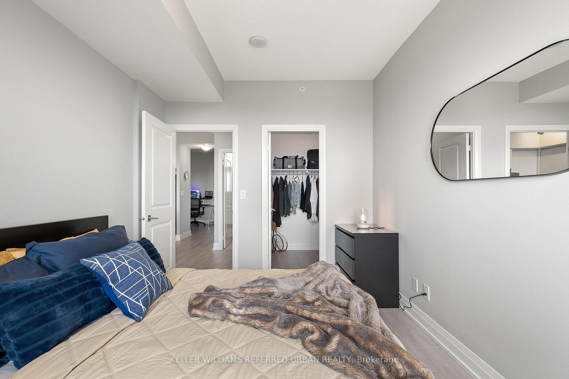 7165 Yonge St, #1407