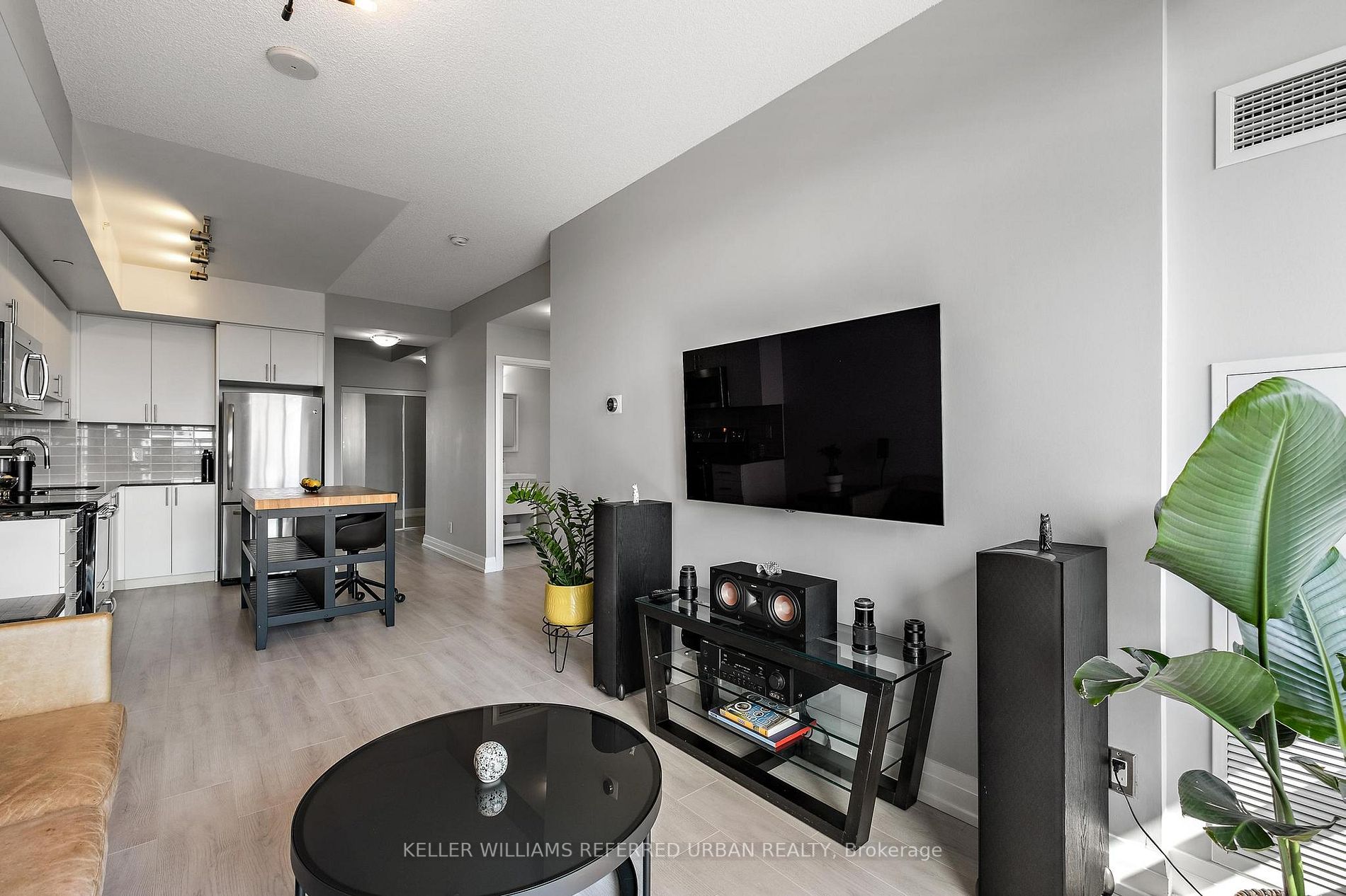 7165 Yonge St, #1407
