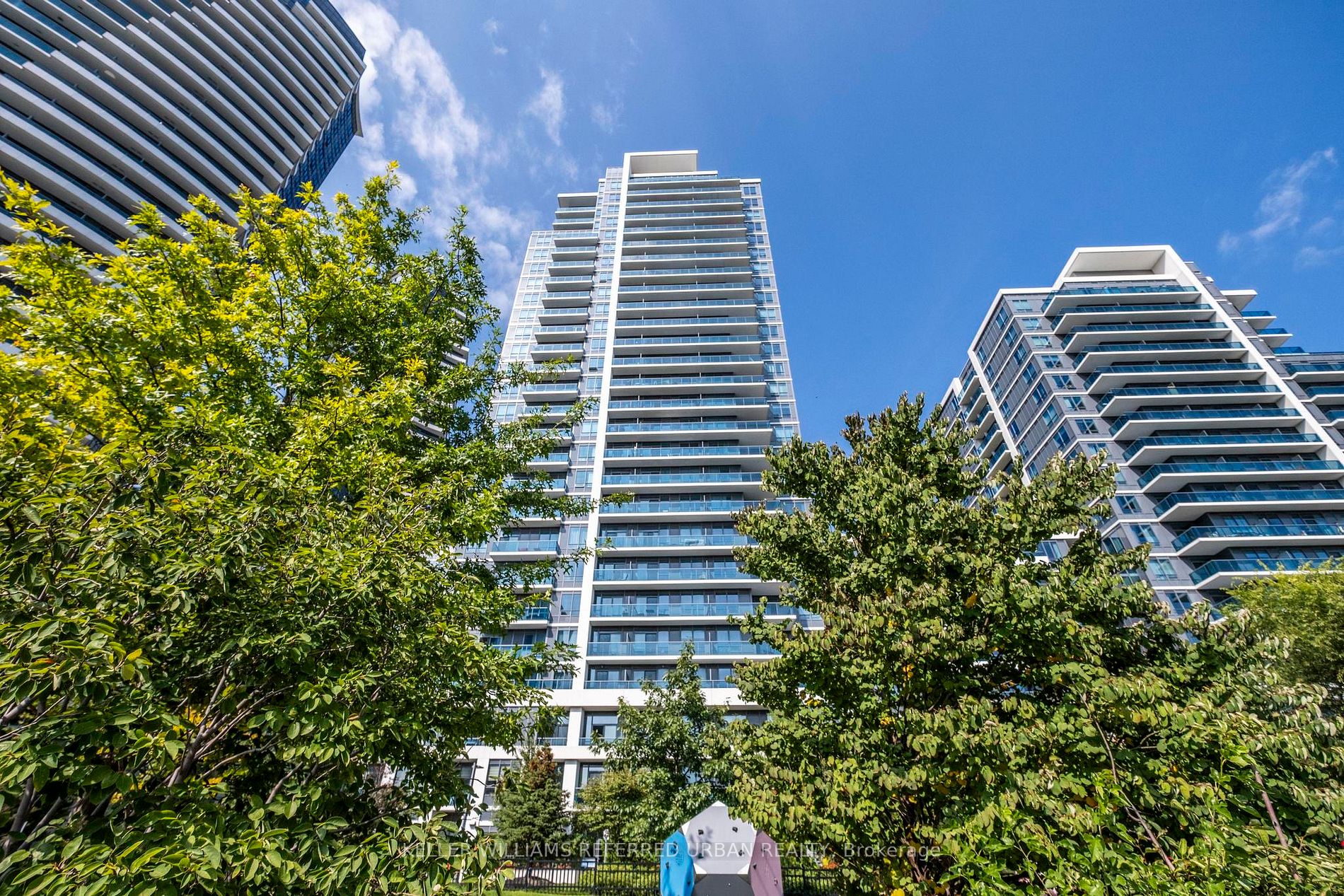 7165 Yonge St, #1407