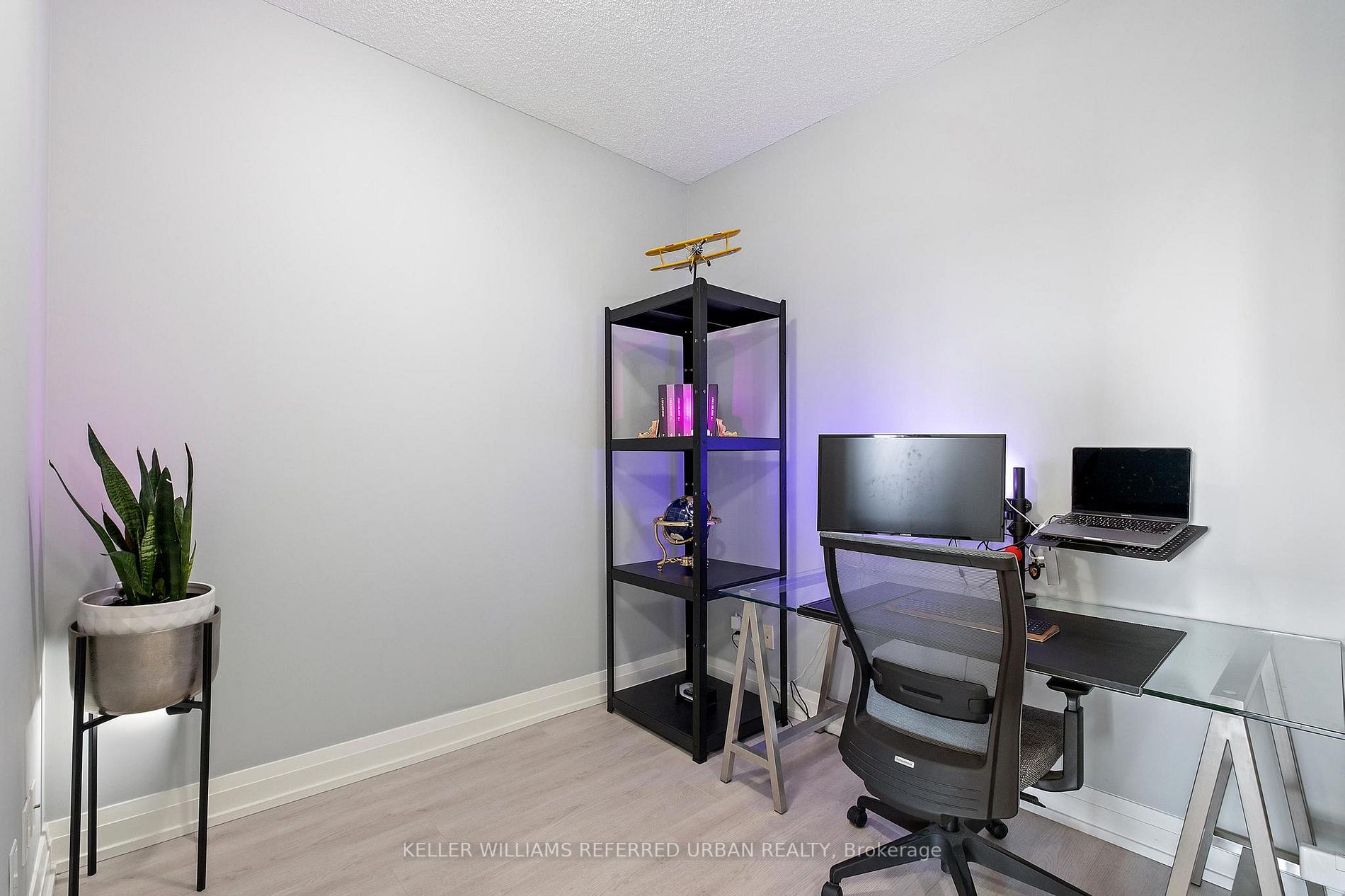7165 Yonge St, #1407