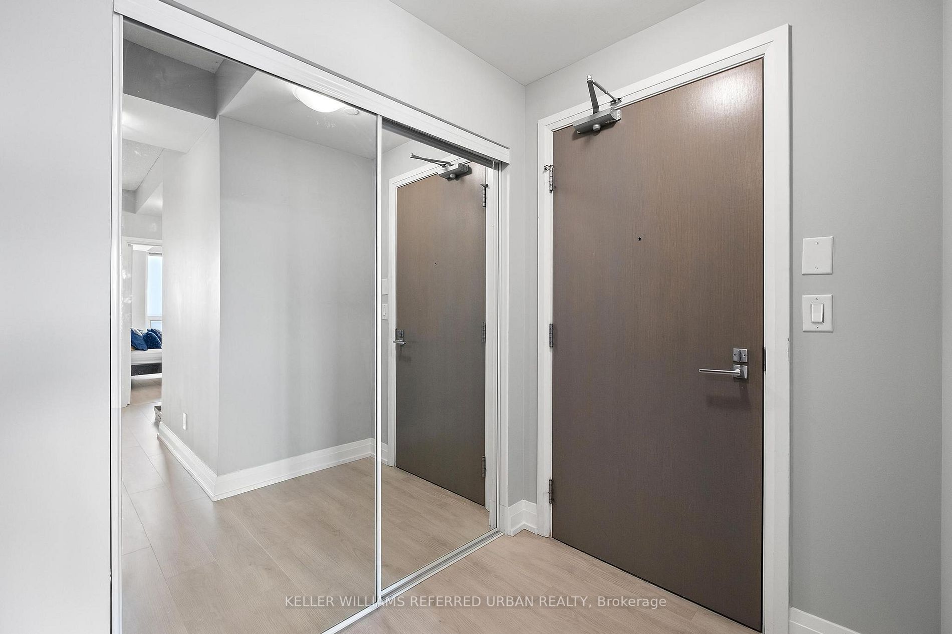 7165 Yonge St, #1407