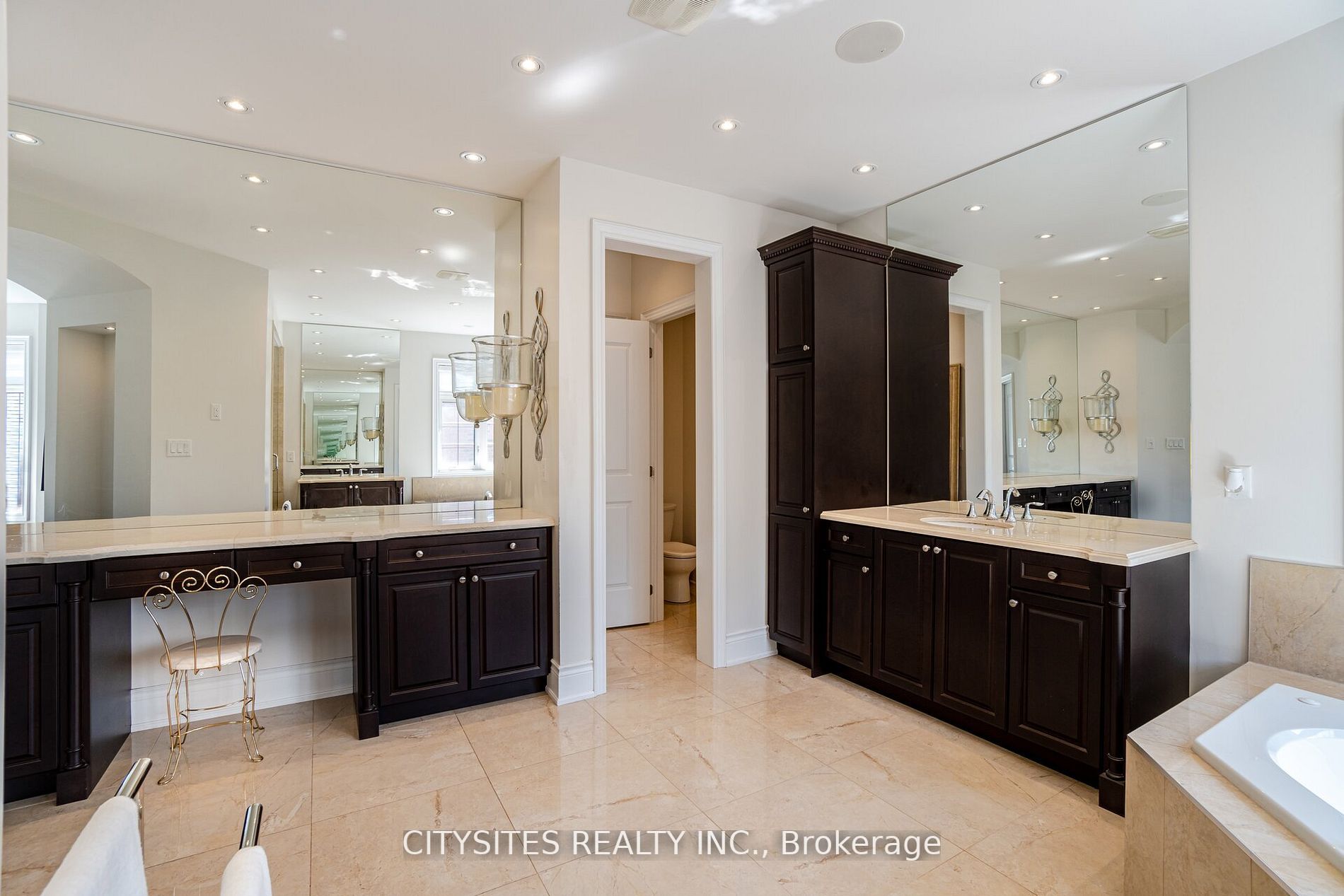 62 Virtue Cres
