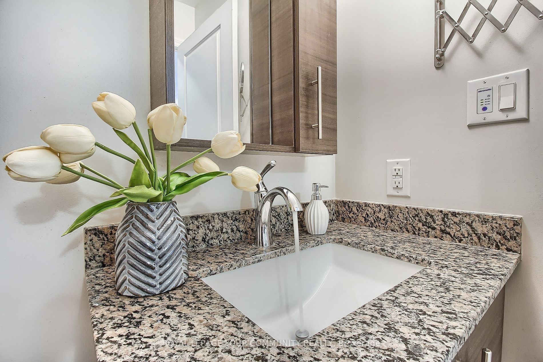 325 South Park Road, #1008