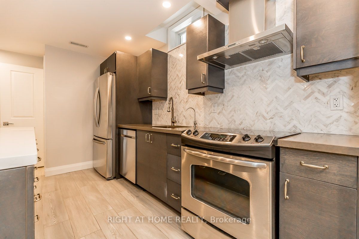 54 Donald Stewart Cres