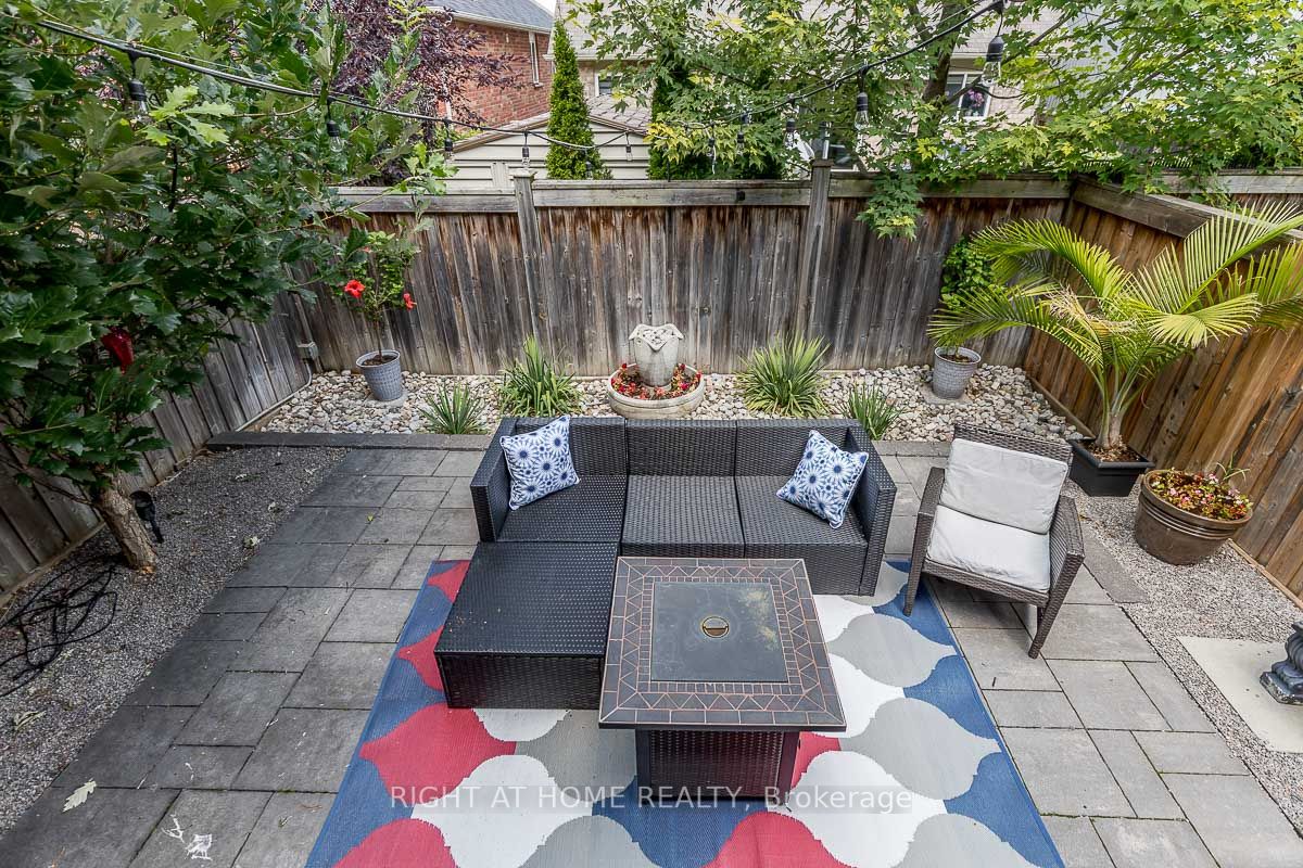 54 Donald Stewart Cres