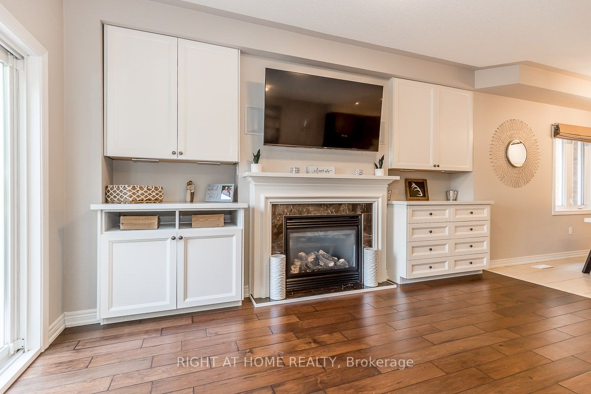 54 Donald Stewart Cres