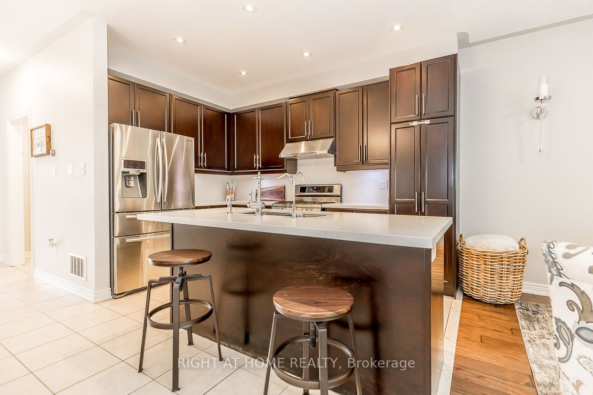 54 Donald Stewart Cres