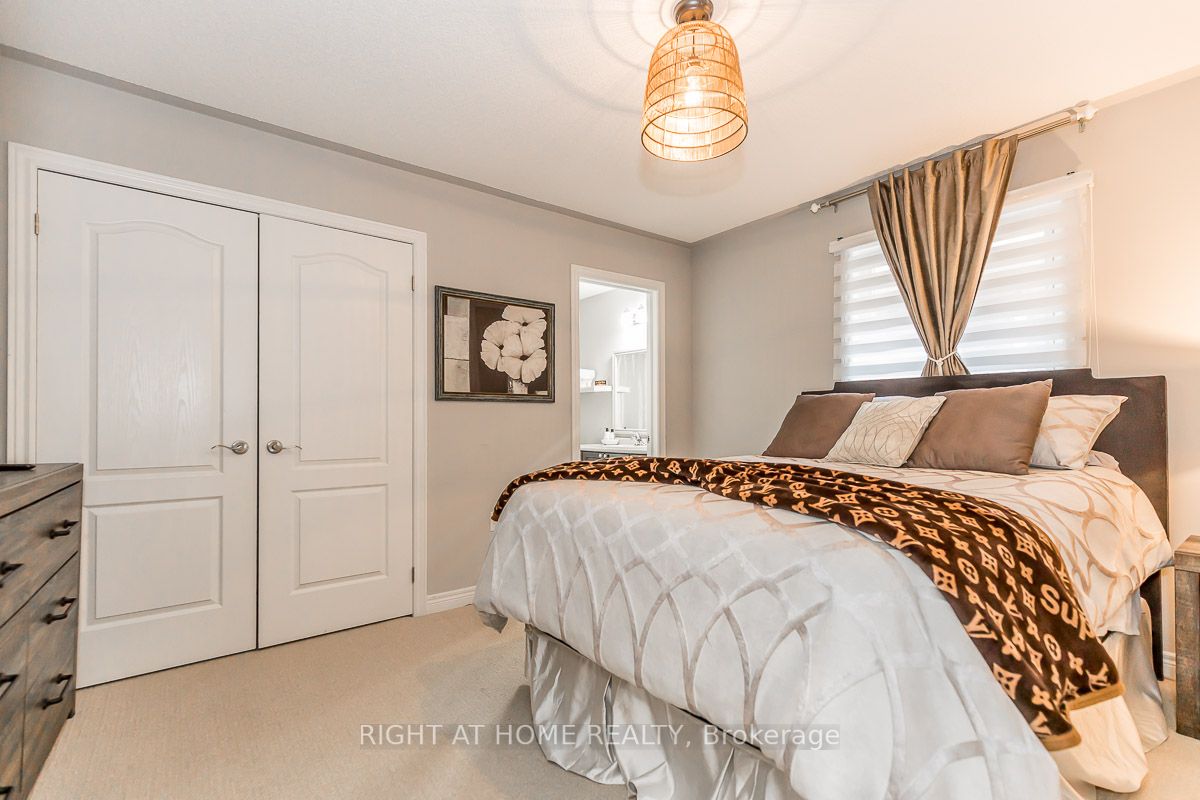 54 Donald Stewart Cres