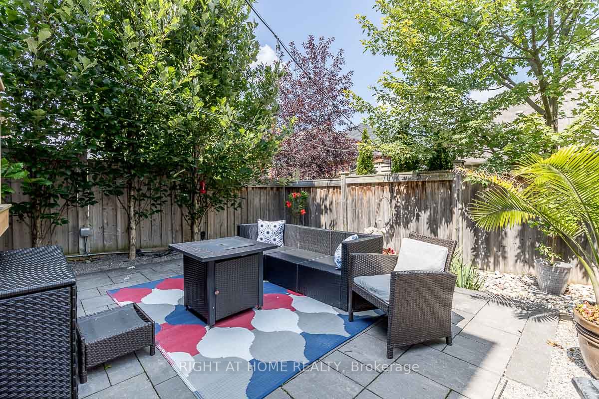 54 Donald Stewart Cres