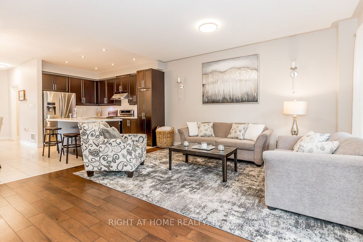54 Donald Stewart Cres