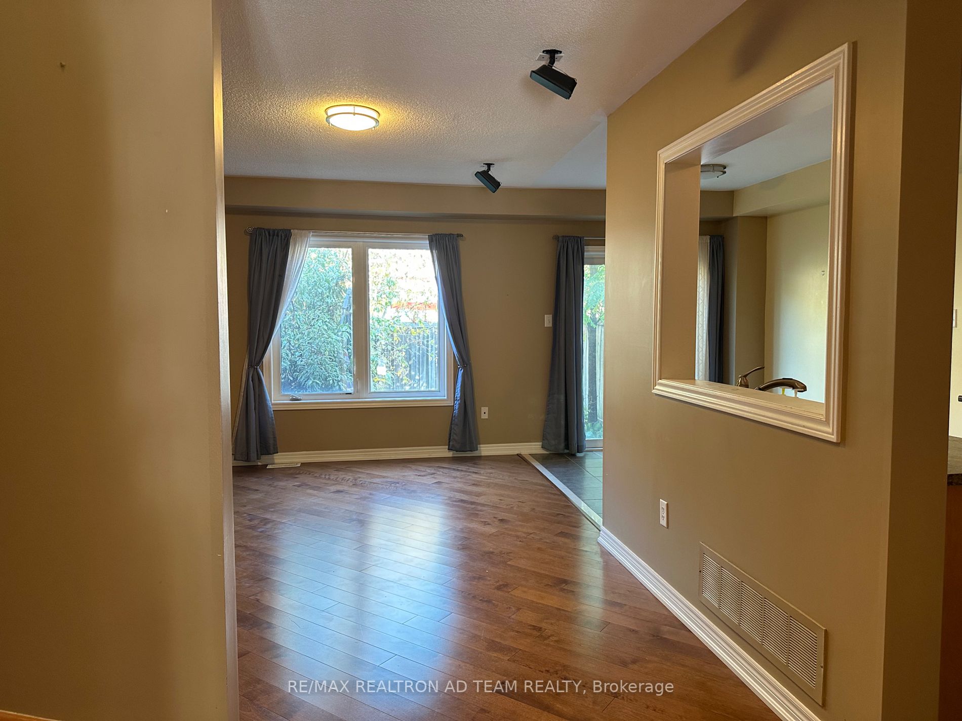 15 Latitude Lane