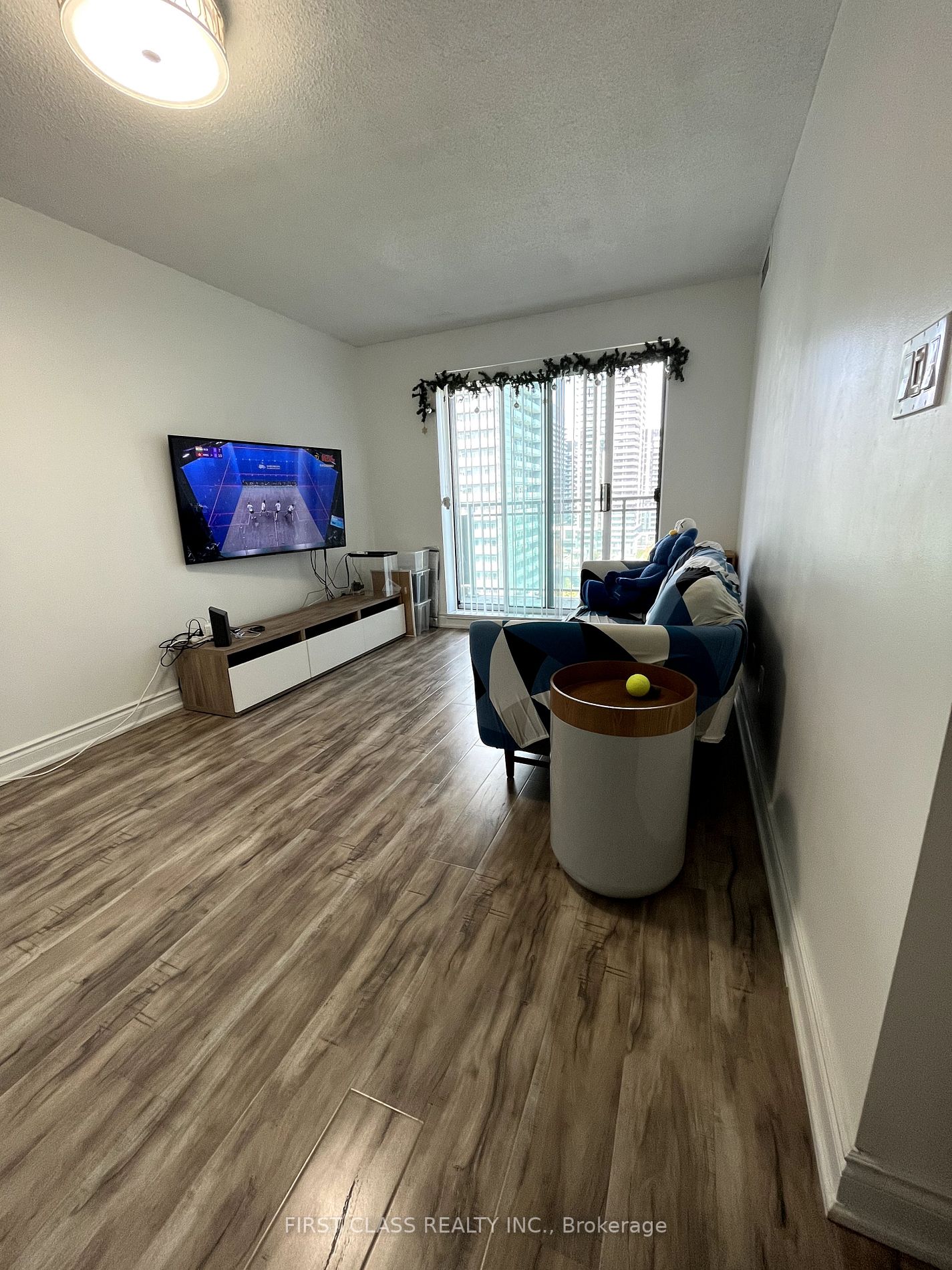 39 Oneida Cres, #1210