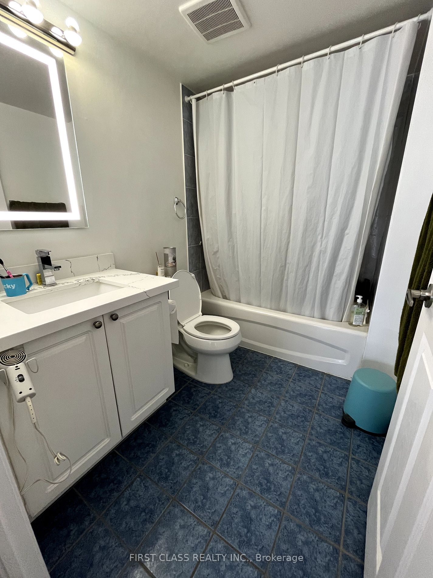 39 Oneida Cres, #1210