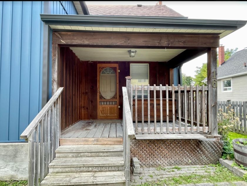16 Maple Street