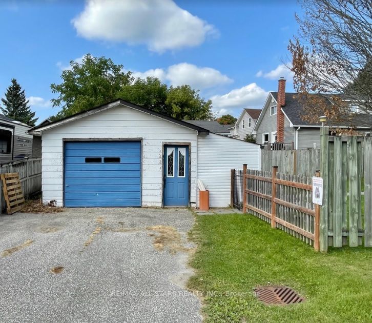 16 Maple Street