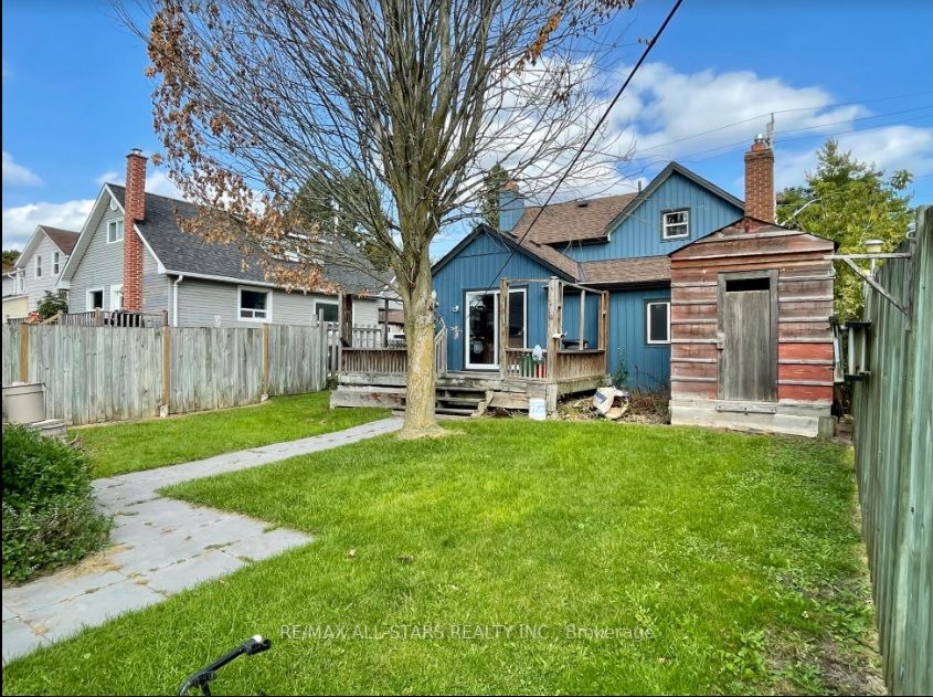 16 Maple Street
