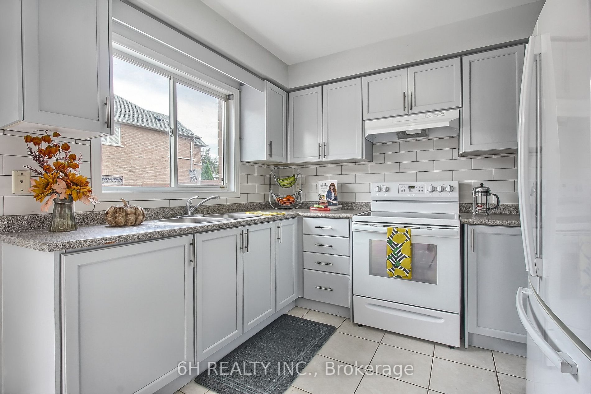 70 Echo Ridge Cres