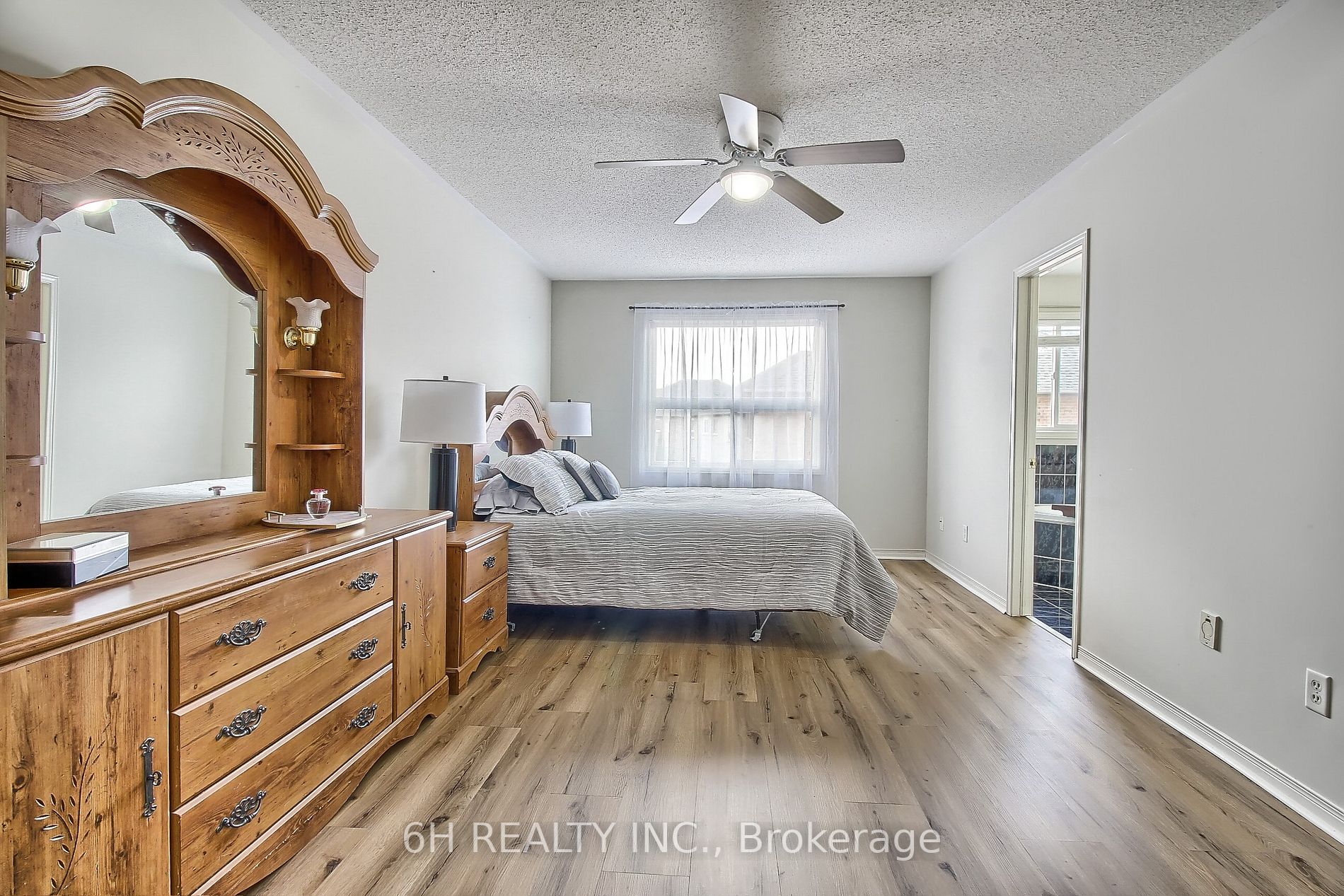 70 Echo Ridge Cres