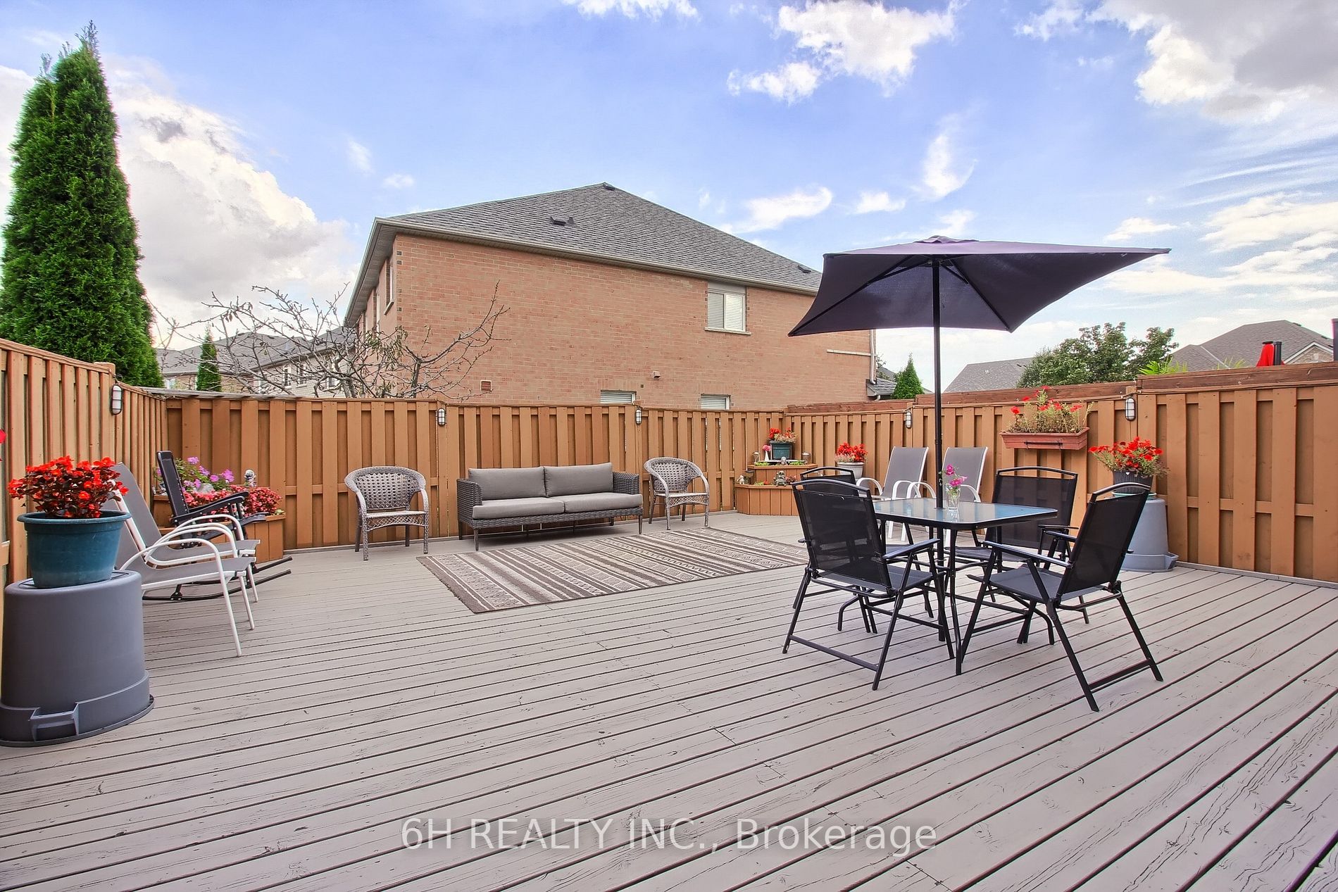 70 Echo Ridge Cres