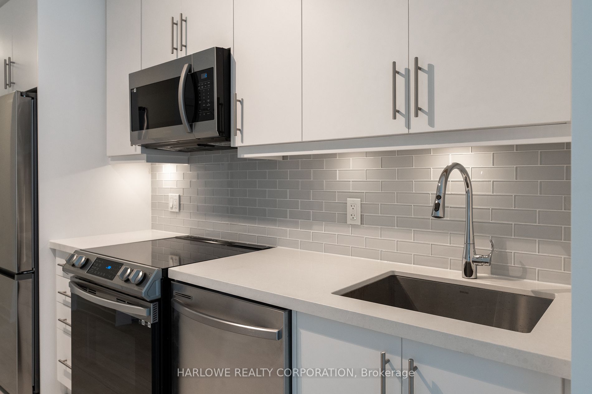 105 Oneida Cres, #302