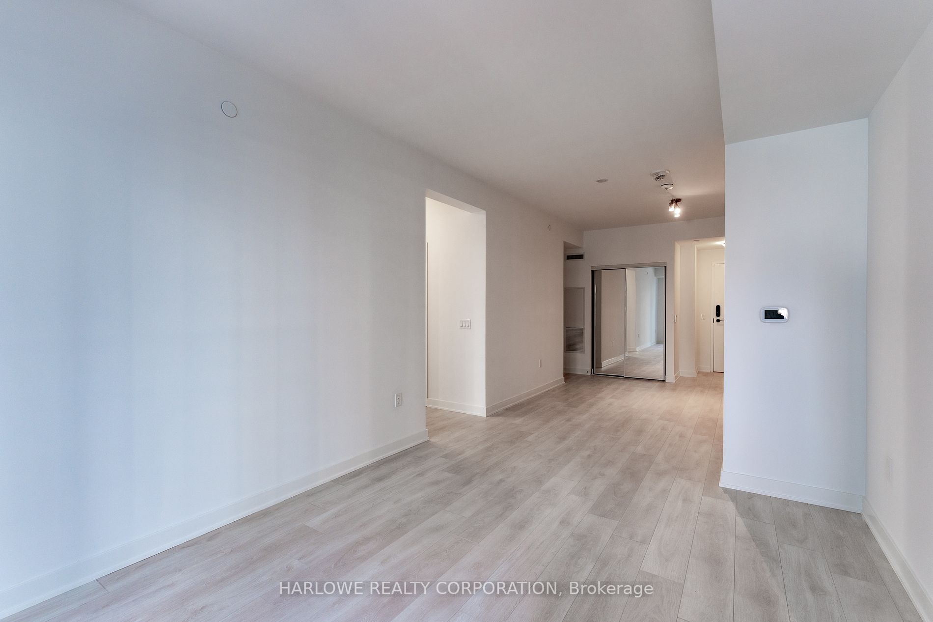 105 Oneida Cres, #302