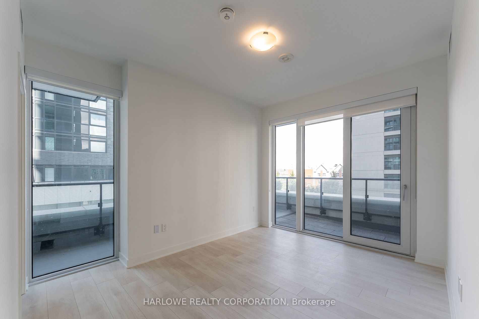 105 Oneida Cres, #302