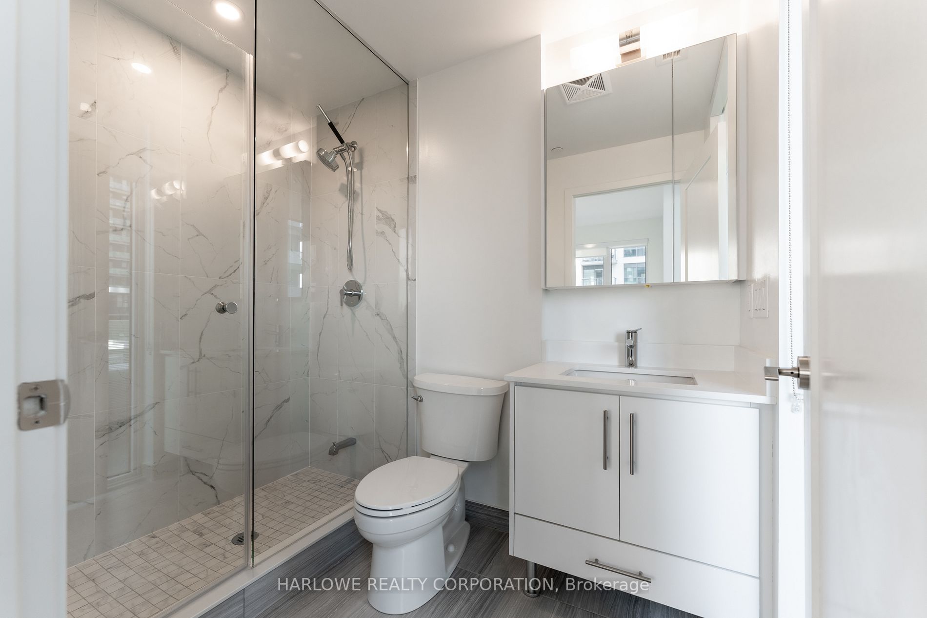 105 Oneida Cres, #302