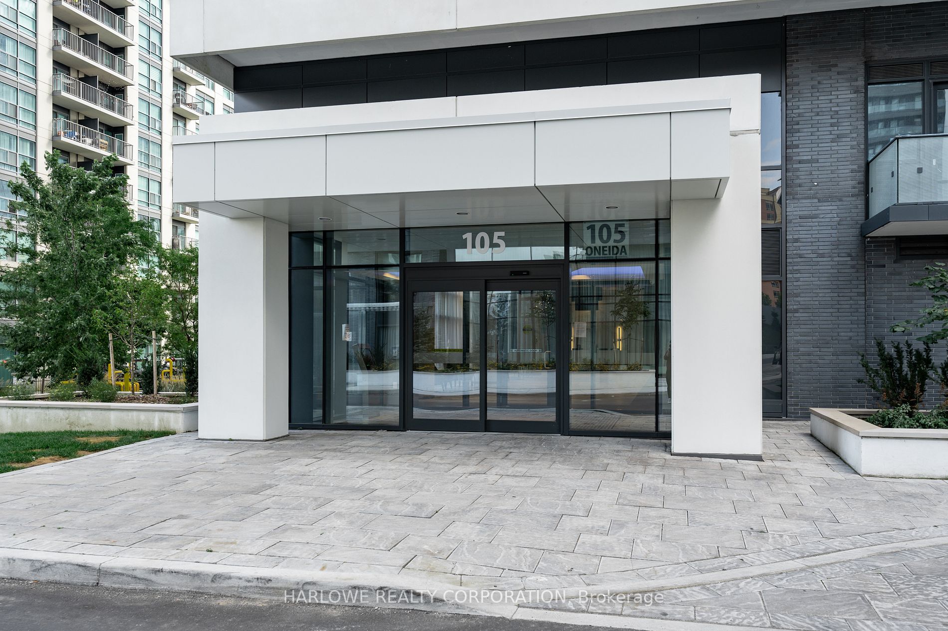 105 Oneida Cres, #302