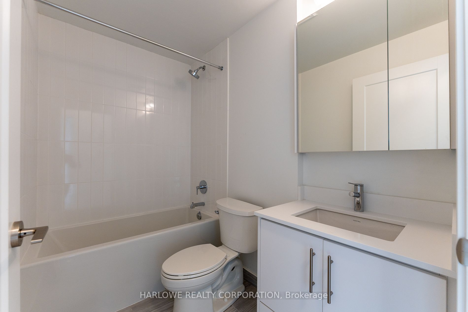 105 Oneida Cres, #302