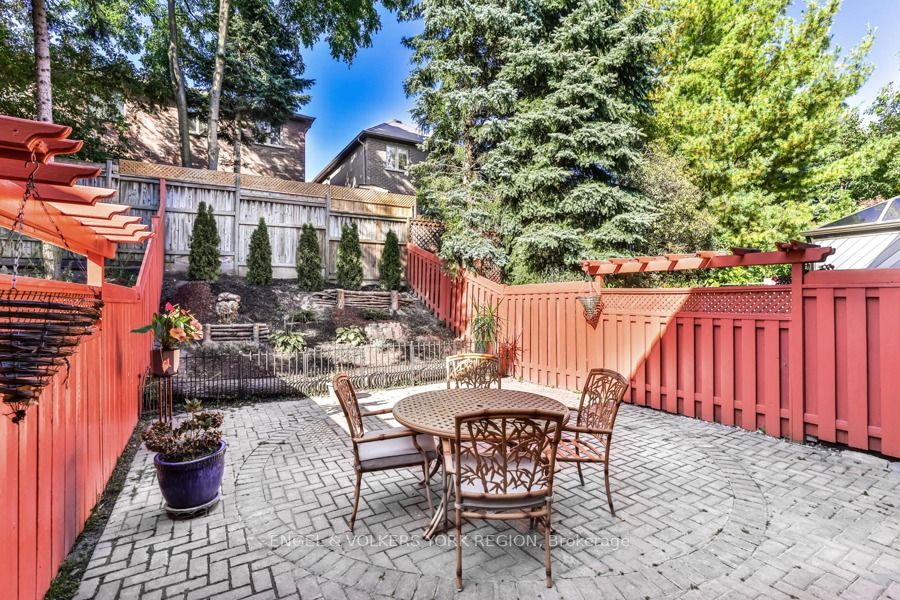 6 Edgemont Crt