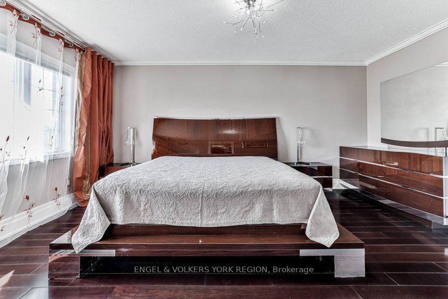 6 Edgemont Crt