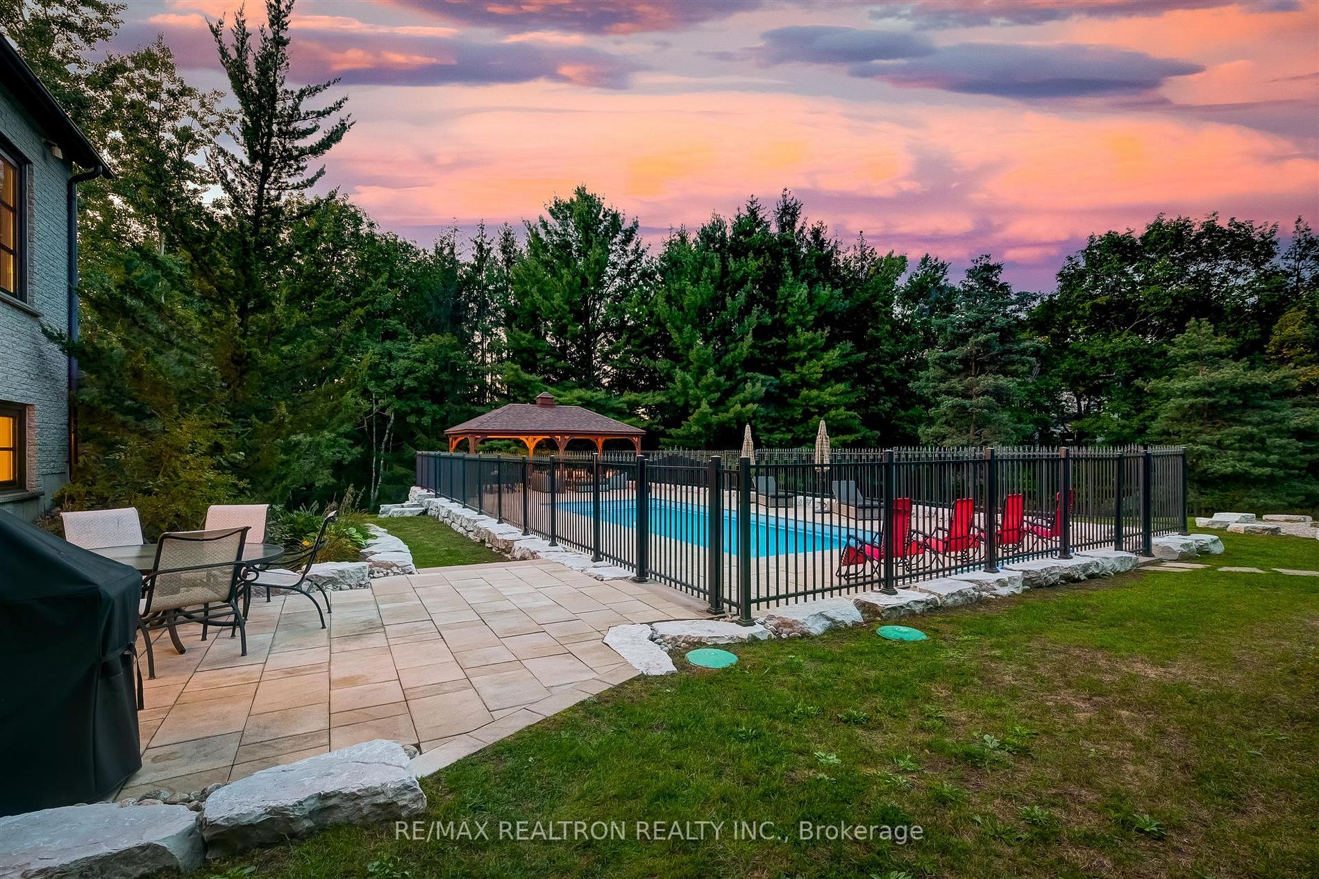 30 Kingswood Dr