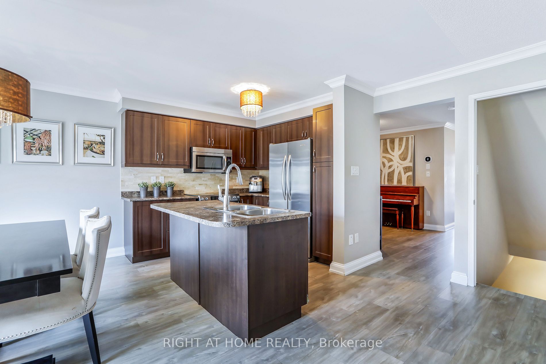 19 Amberwing Landing