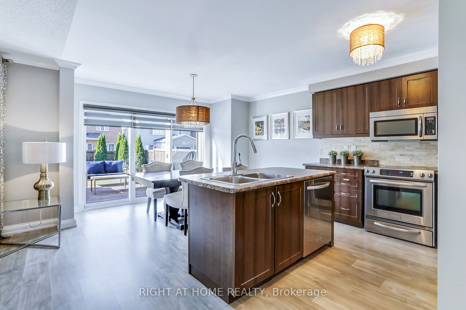 19 Amberwing Landing