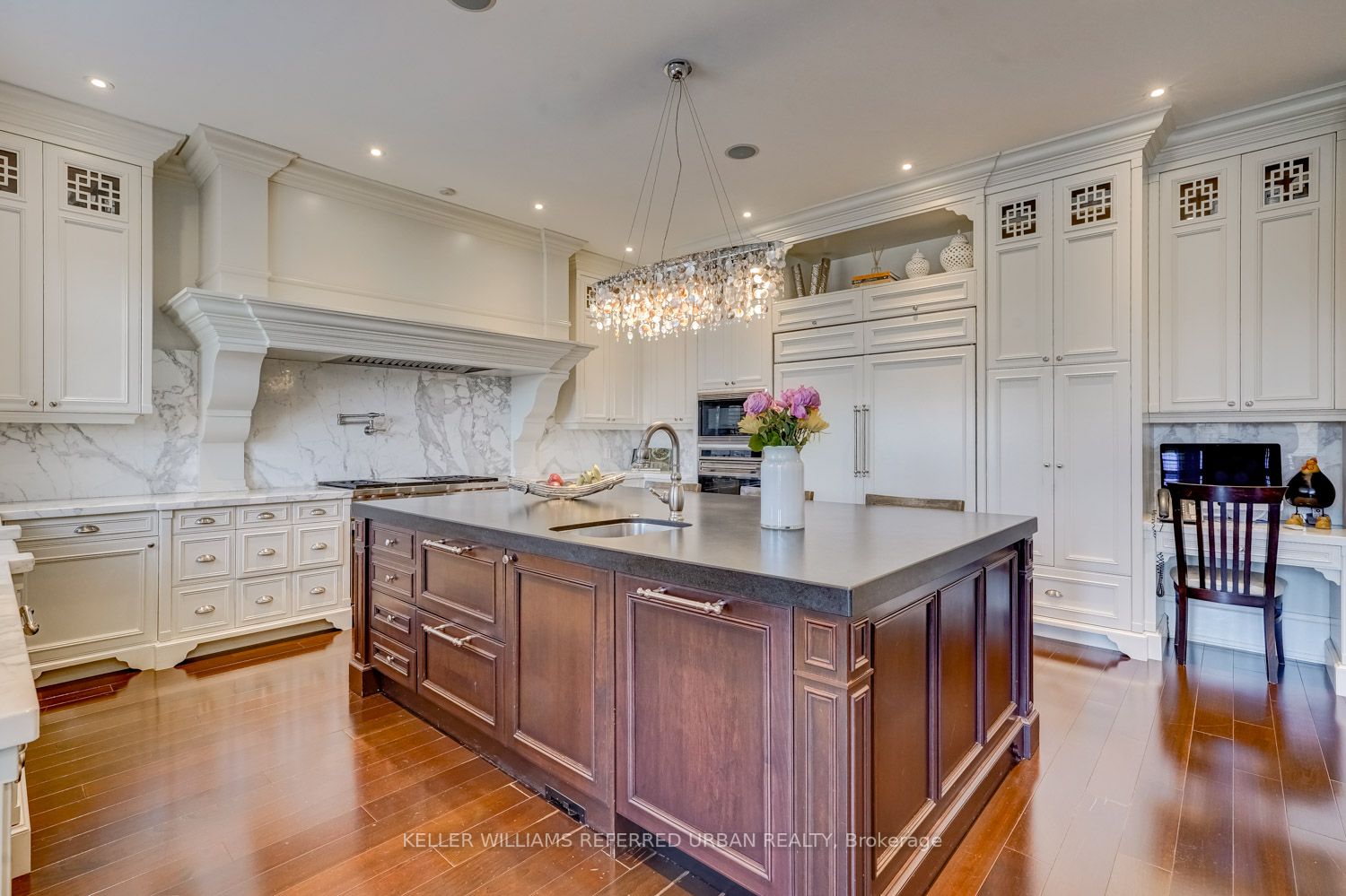 10 Windrush Rd
