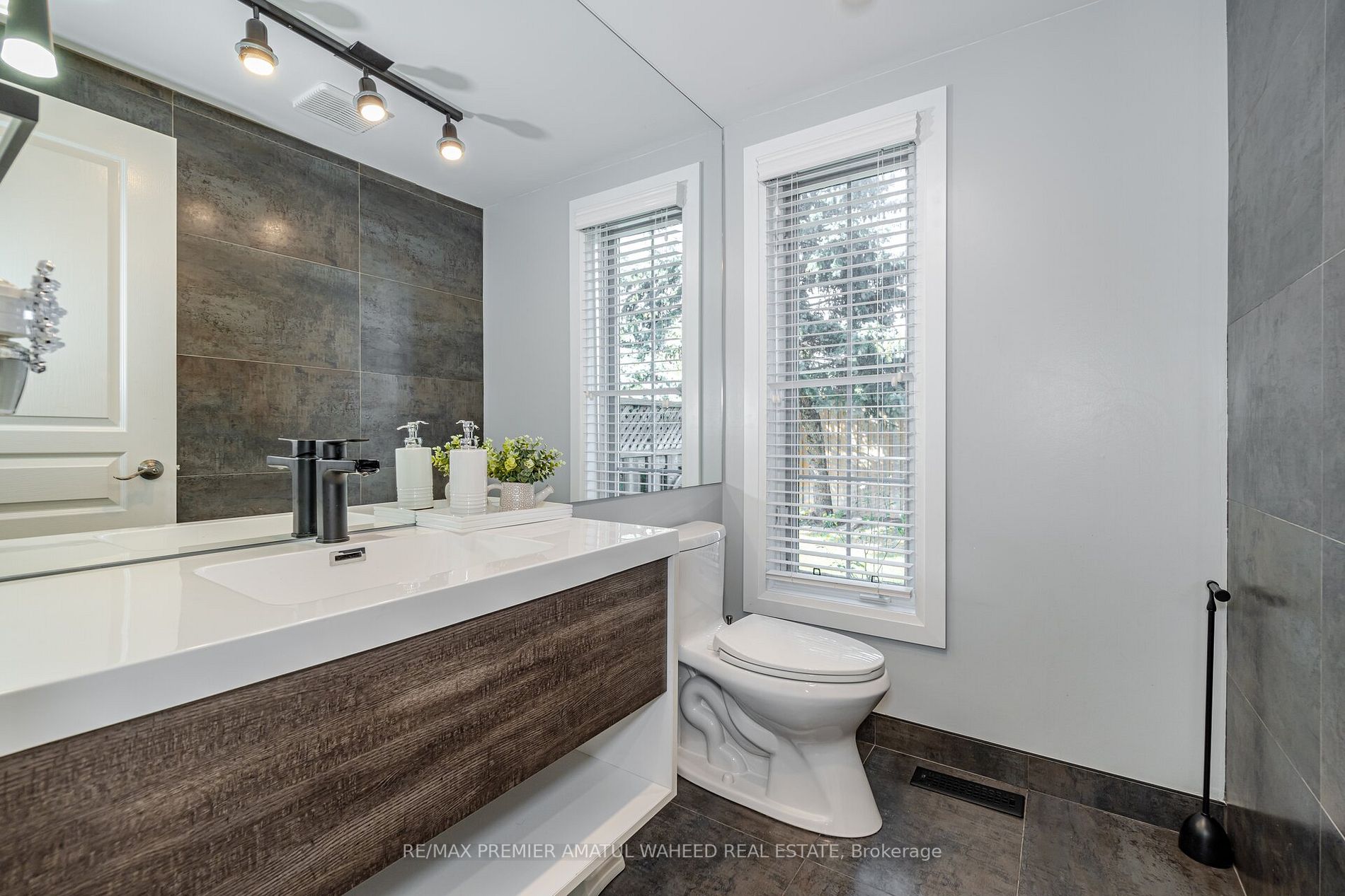 2 Wedgewood Place