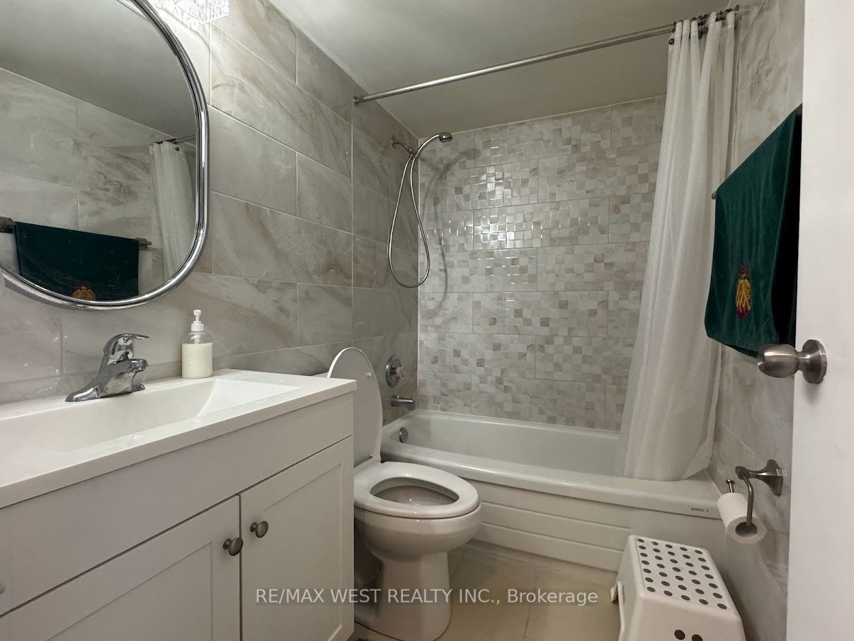 7460 Bathurst Street, #1210