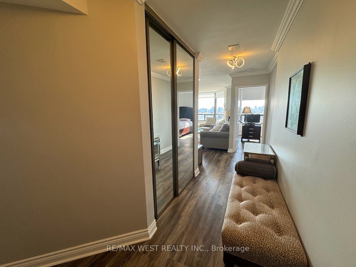 7460 Bathurst Street, #1210