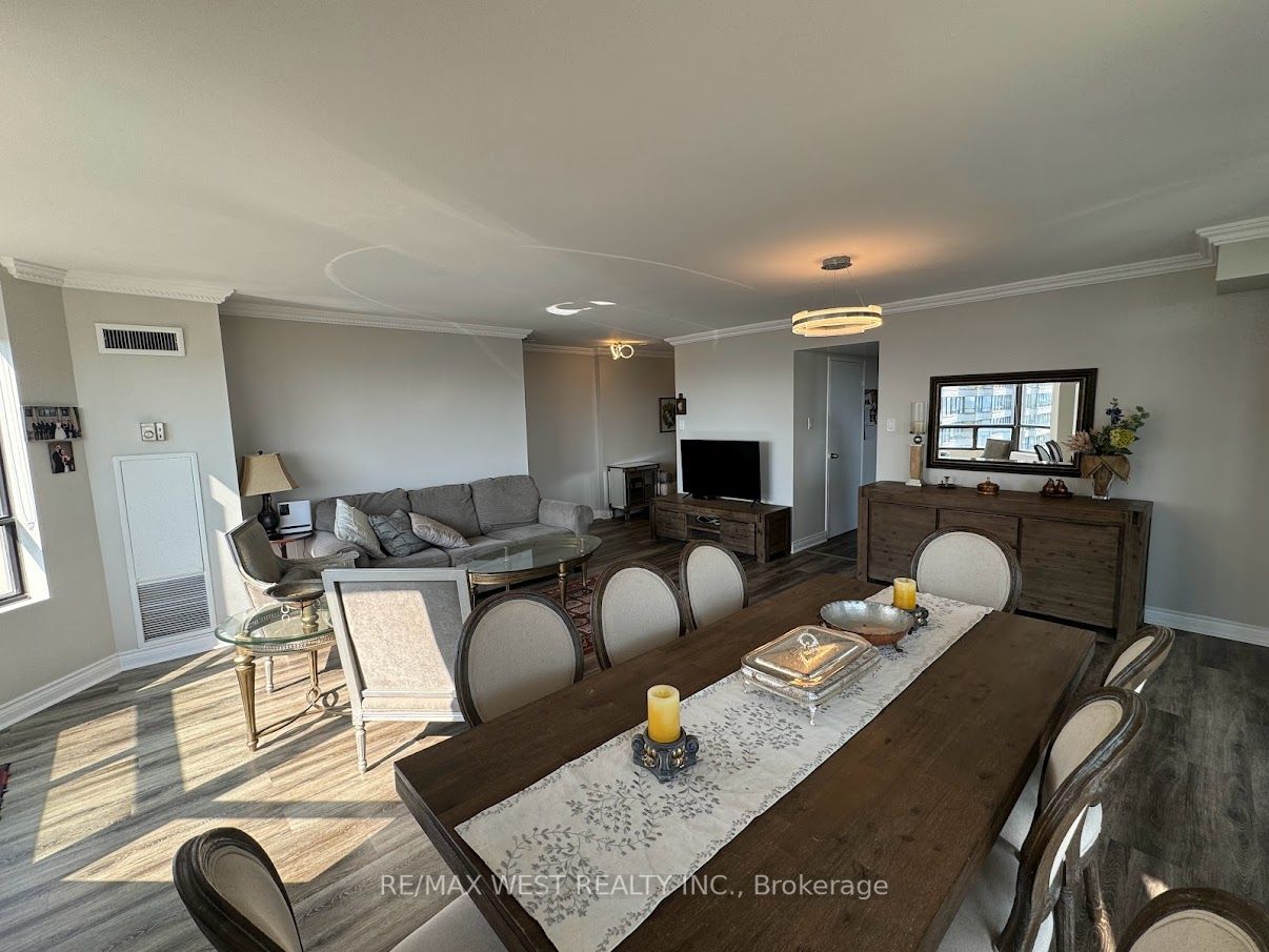 7460 Bathurst Street, #1210