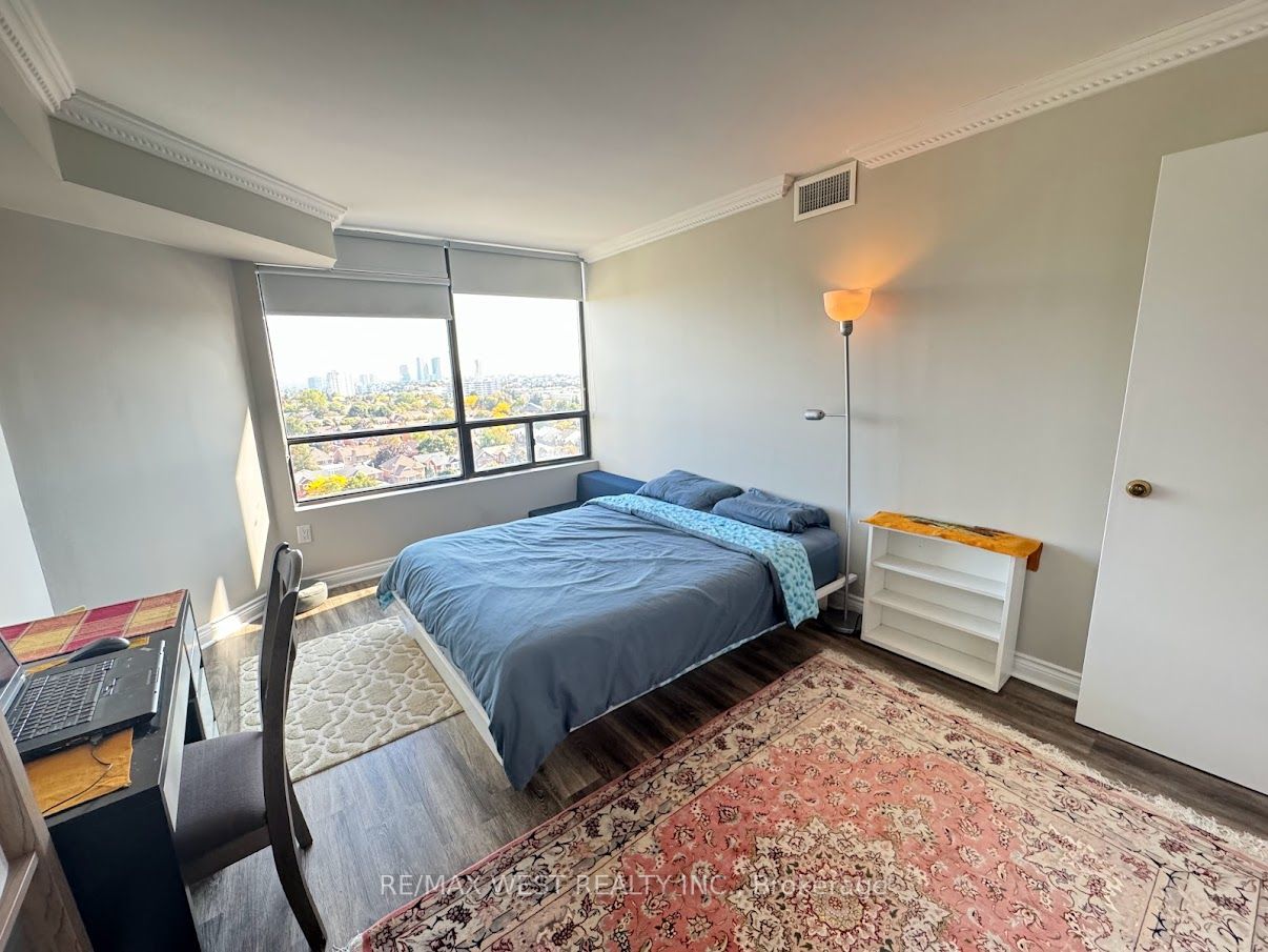 7460 Bathurst Street, #1210
