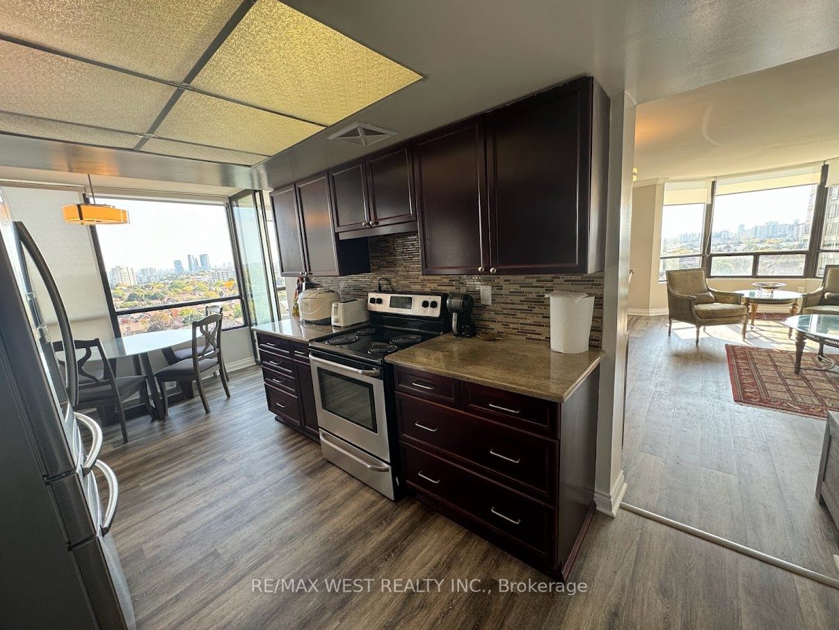 7460 Bathurst Street, #1210