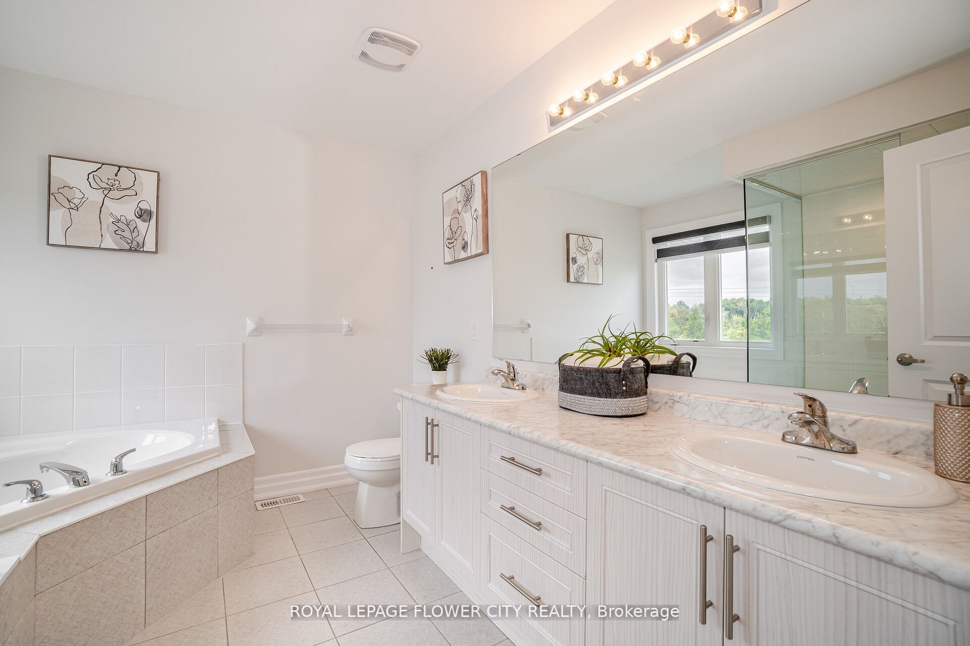 323 Chelsea Cres
