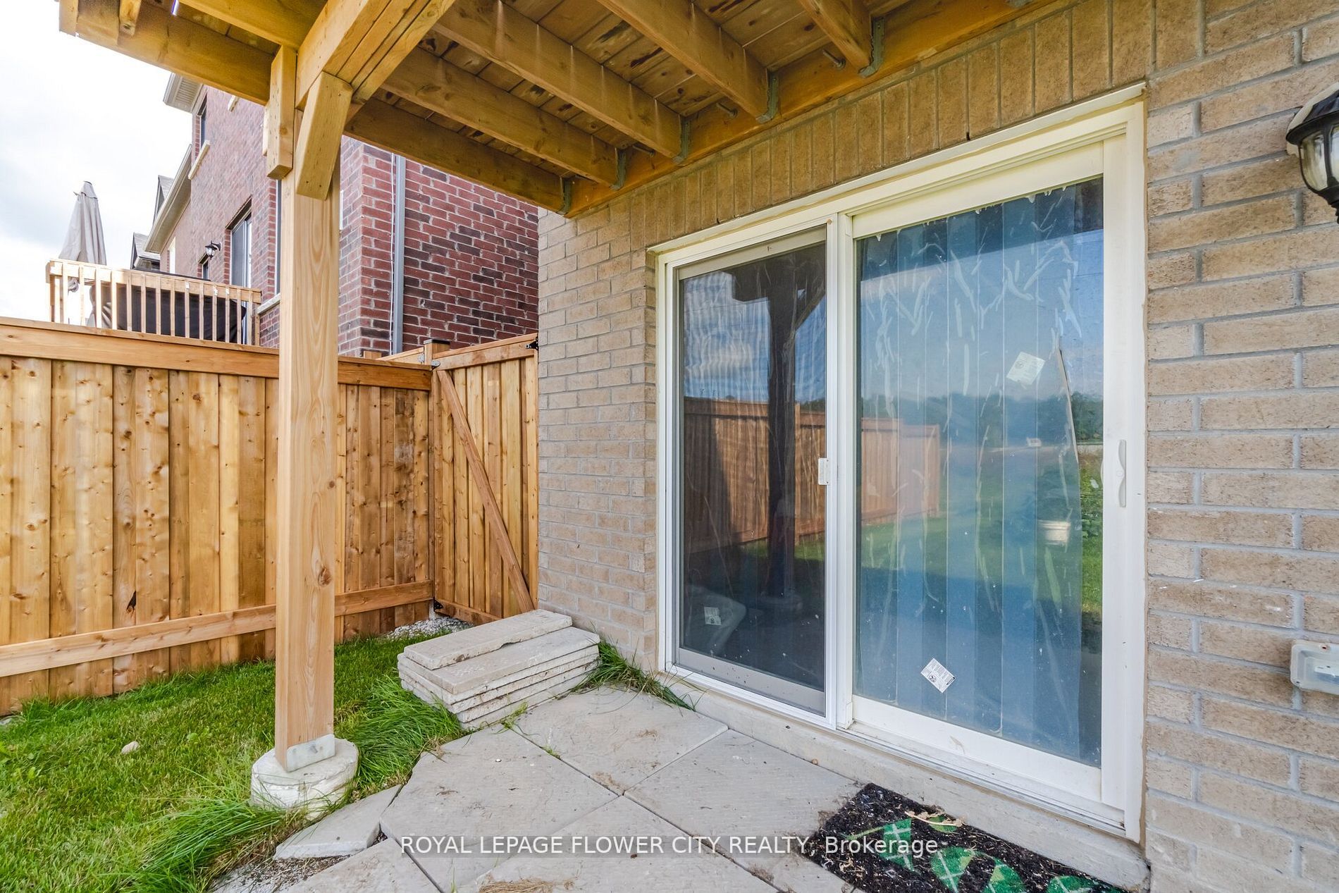 323 Chelsea Cres