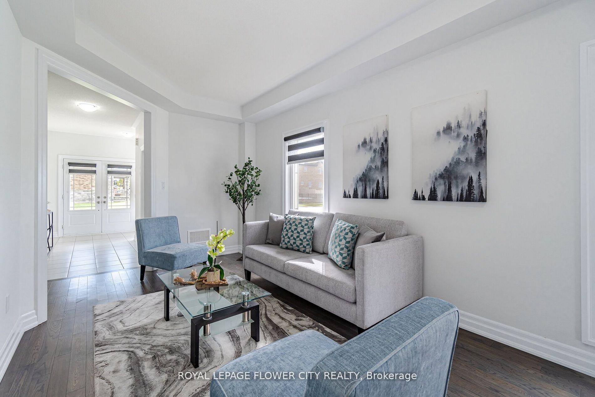 323 Chelsea Cres