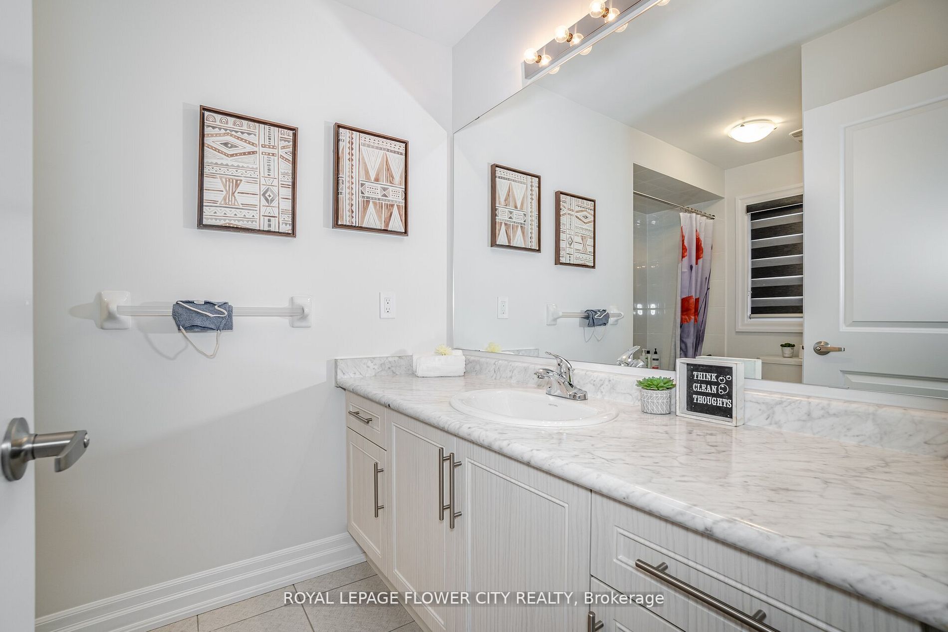 323 Chelsea Cres