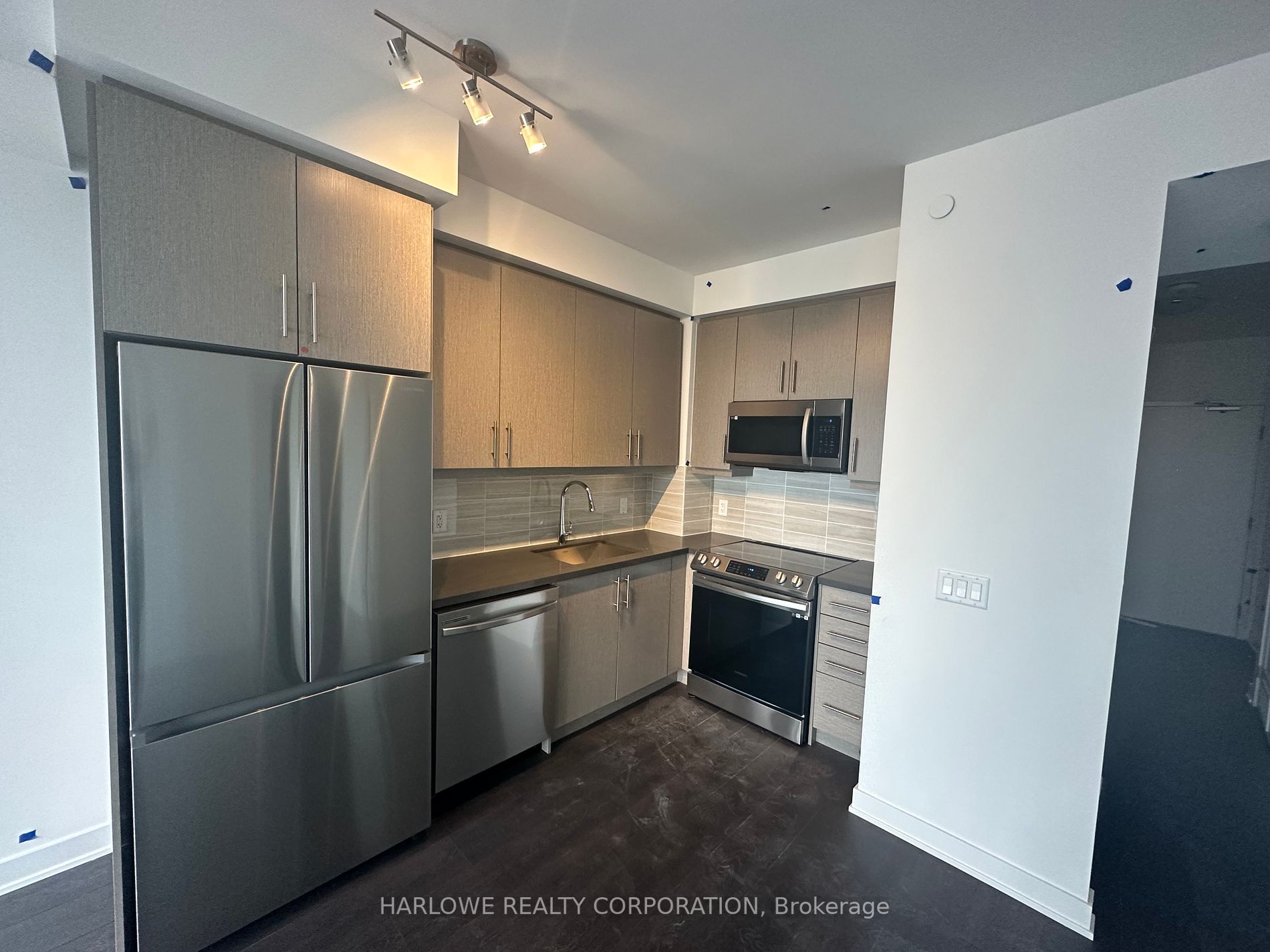 105 Oneida Crescent, #1904